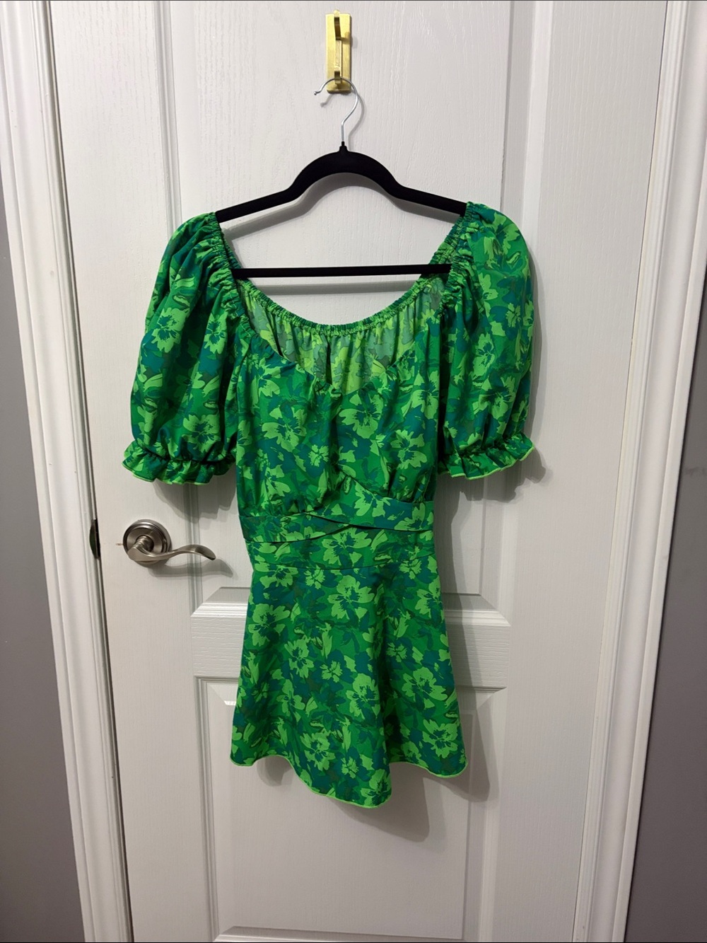 Green Floral Puff-Sleeve Top